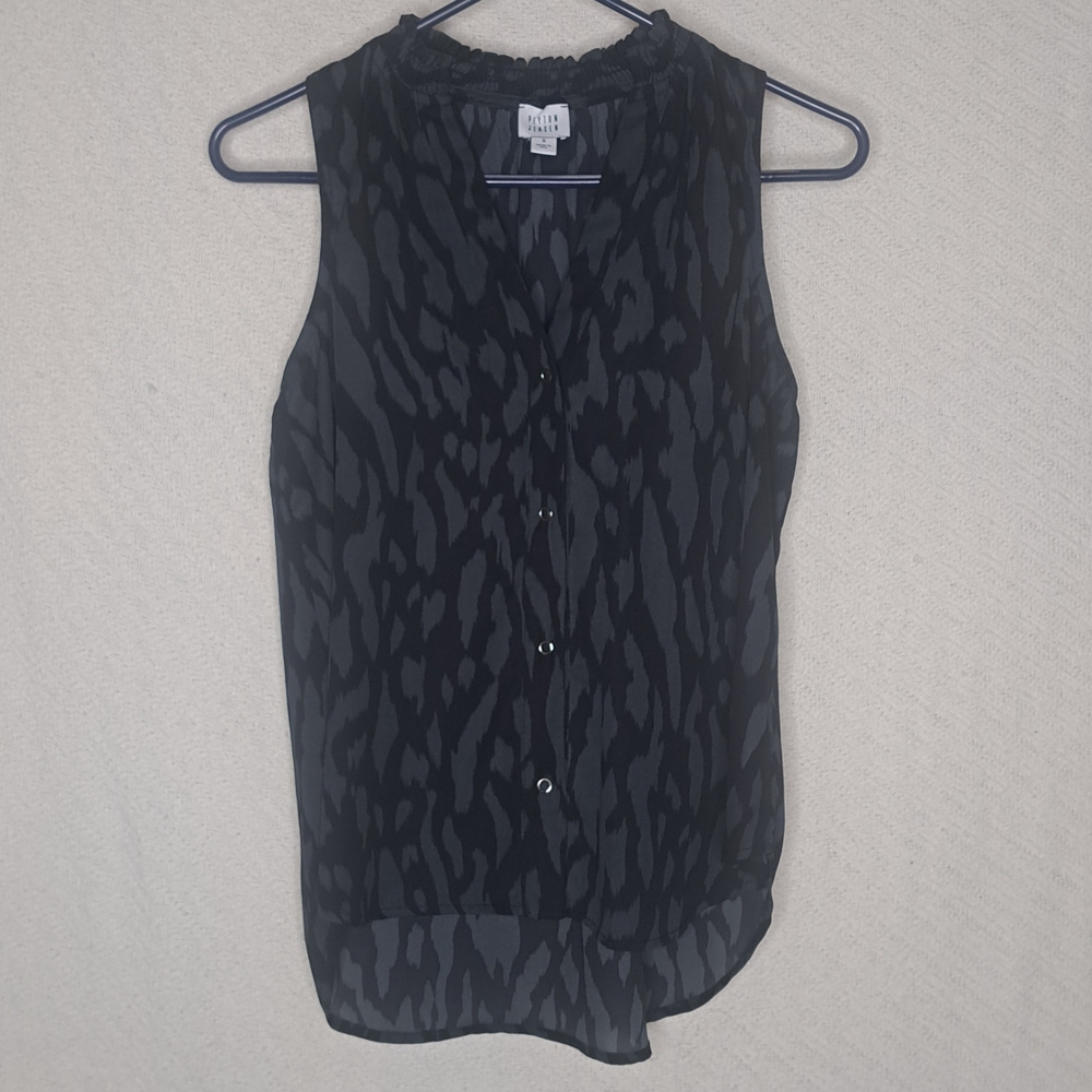 Elegant Black and Gray Sleeveless Blouse
